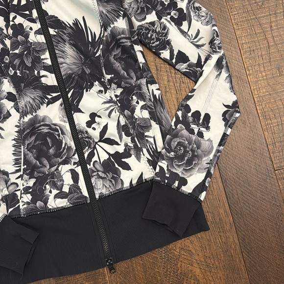Lululemon Forme Jacket II Floral Brisk Bloom Black White Cuffins - Picture 6 of 13